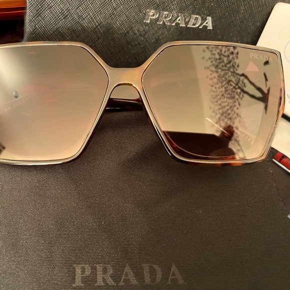 Prada EUC Fashion Sunglasses Tortoise / Brown Gradient Lens - Picture 3 of 10